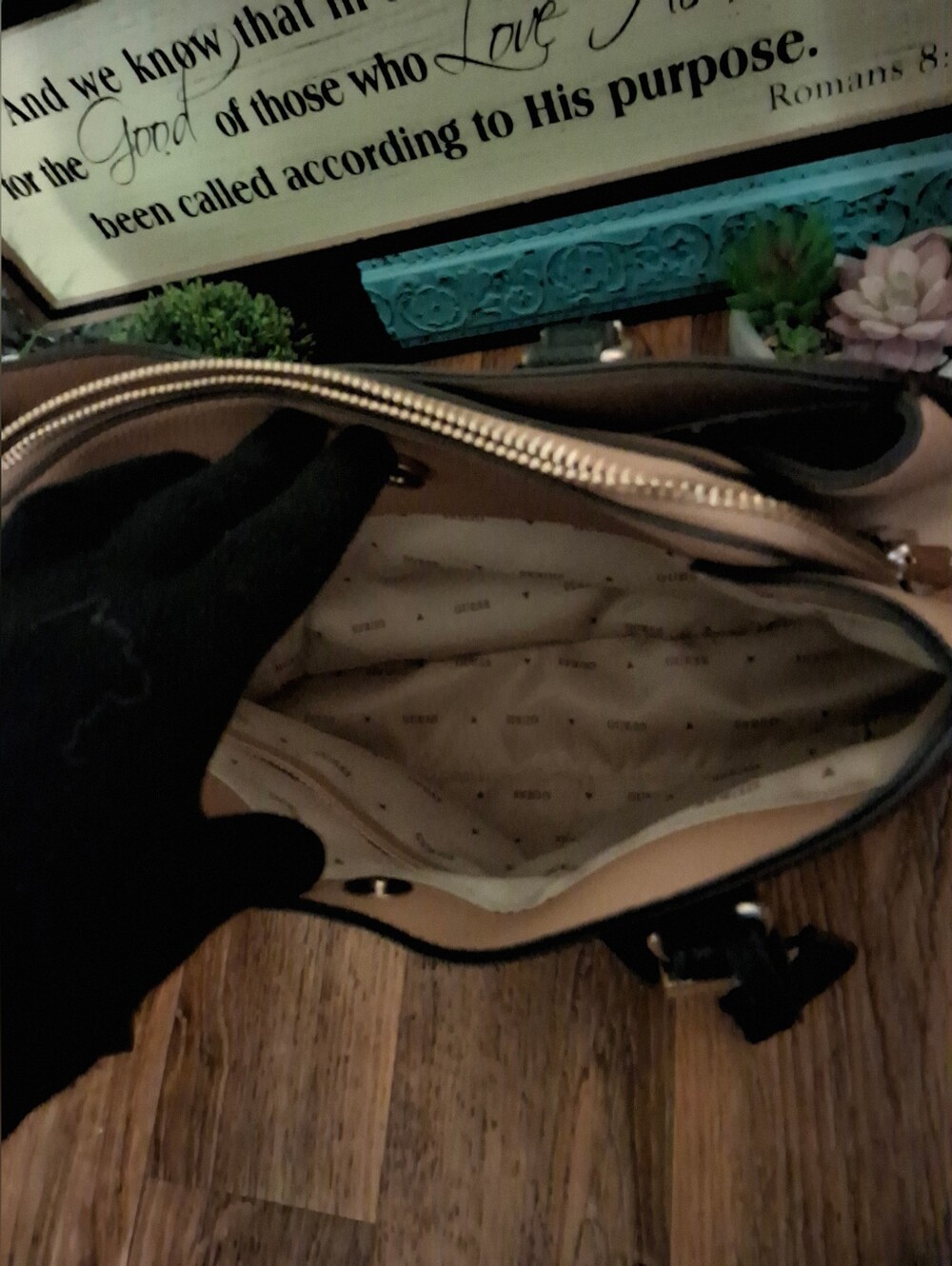 GUESS COLOR BLOCK SATCHEL - Picture 6 of 9